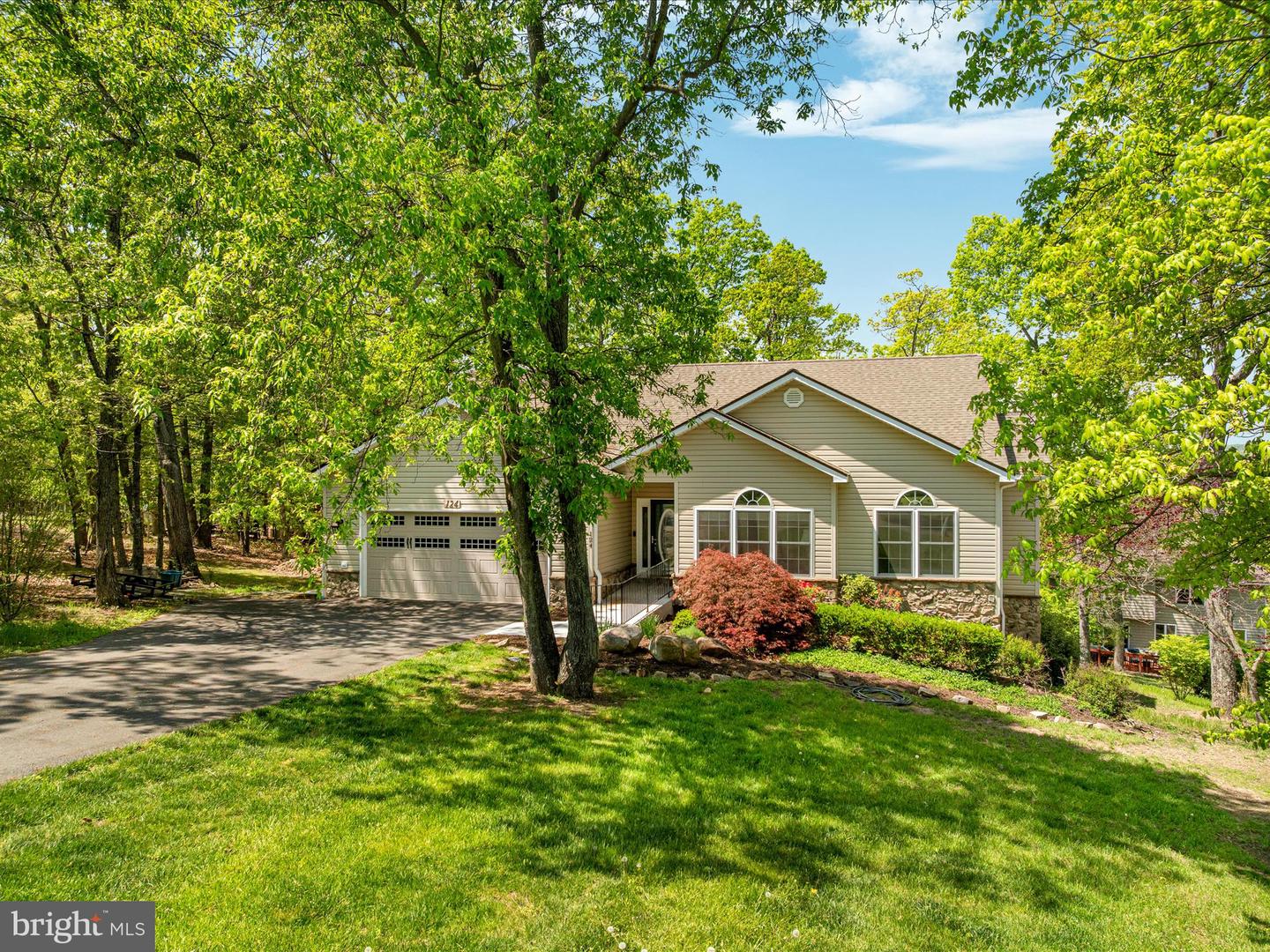 124 DOWNHILL CIR, CROSS JUNCTION, Virginia 22625, 3 Bedrooms Bedrooms, ,2 BathroomsBathrooms,Residential,For sale,124 DOWNHILL CIR,VAFV2033872 MLS # VAFV2033872