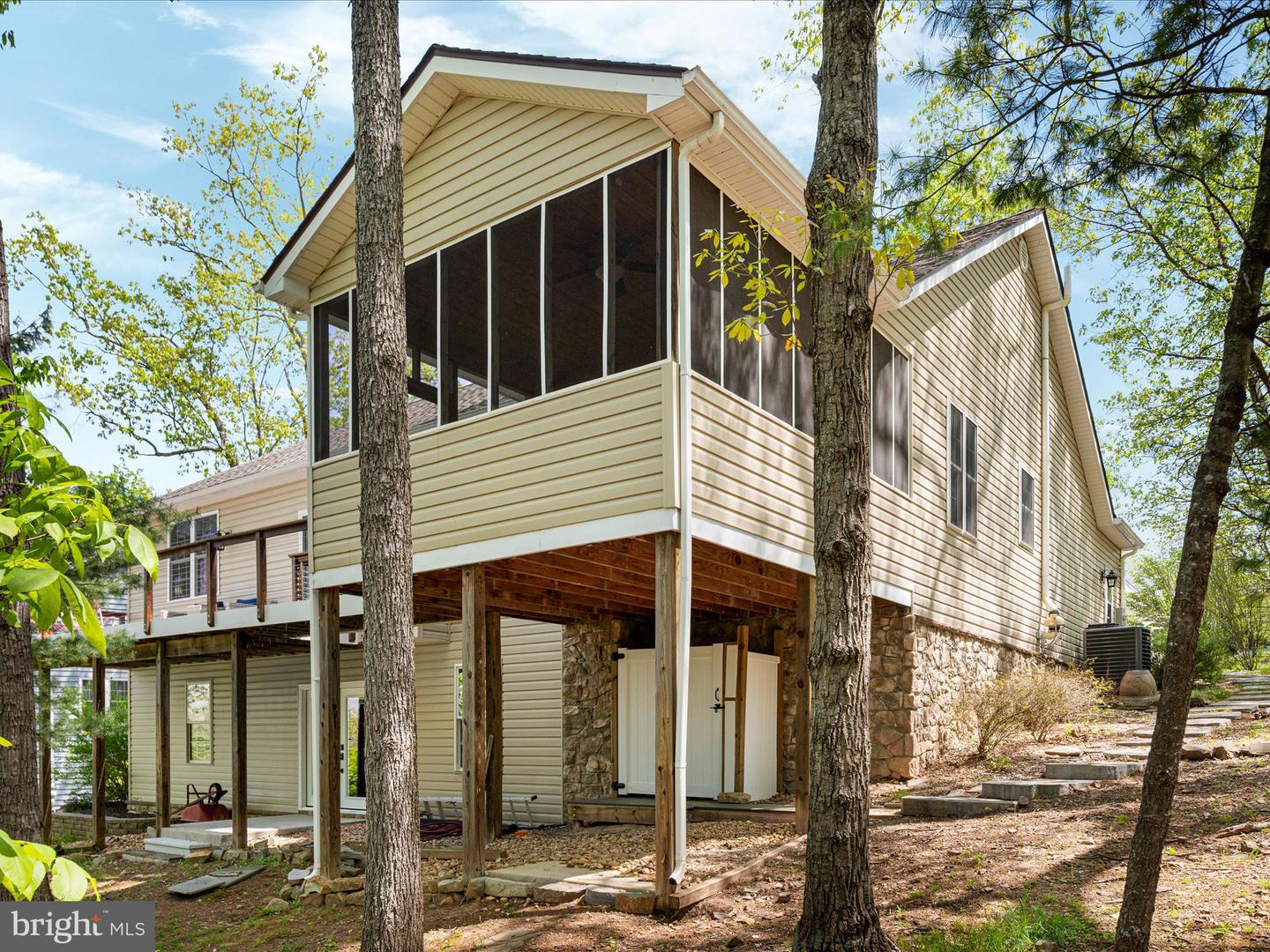 124 DOWNHILL CIR, CROSS JUNCTION, Virginia 22625, 3 Bedrooms Bedrooms, ,2 BathroomsBathrooms,Residential,For sale,124 DOWNHILL CIR,VAFV2033872 MLS # VAFV2033872