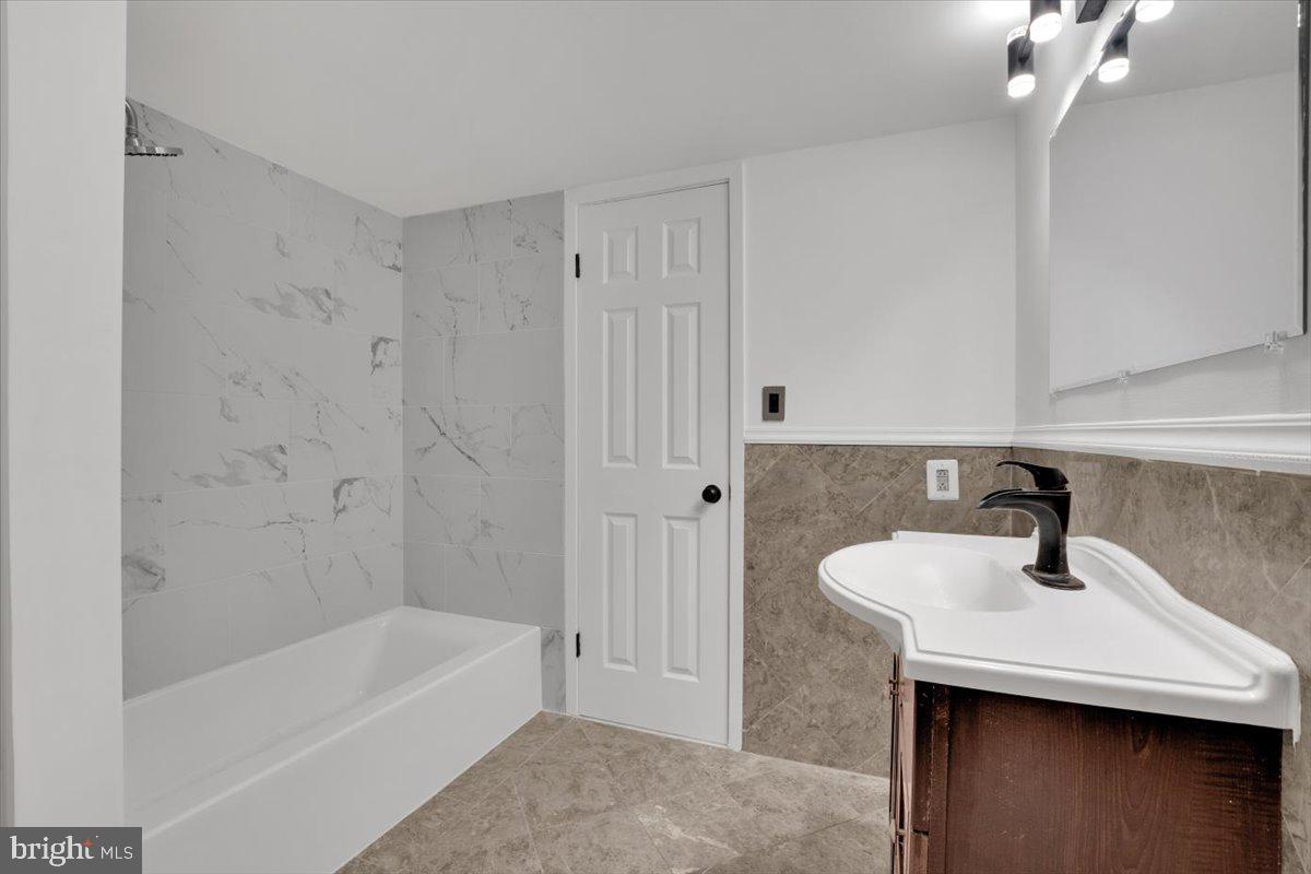 3709 S GEORGE MASON DR #1109E, FALLS CHURCH, Virginia 22041, 1 Bedroom Bedrooms, ,1 BathroomBathrooms,Residential,For sale,3709 S GEORGE MASON DR #1109E,VAFX2238346 MLS # VAFX2238346