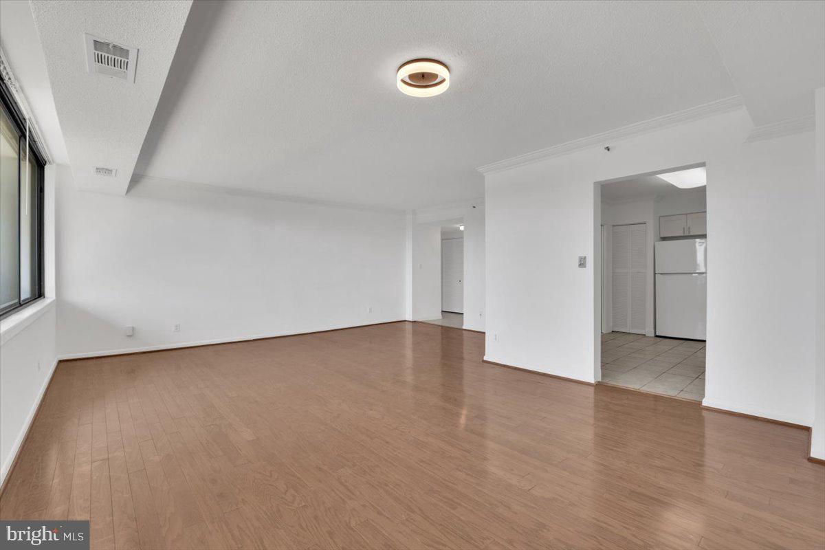 3709 S GEORGE MASON DR #1109E, FALLS CHURCH, Virginia 22041, 1 Bedroom Bedrooms, ,1 BathroomBathrooms,Residential,For sale,3709 S GEORGE MASON DR #1109E,VAFX2238346 MLS # VAFX2238346
