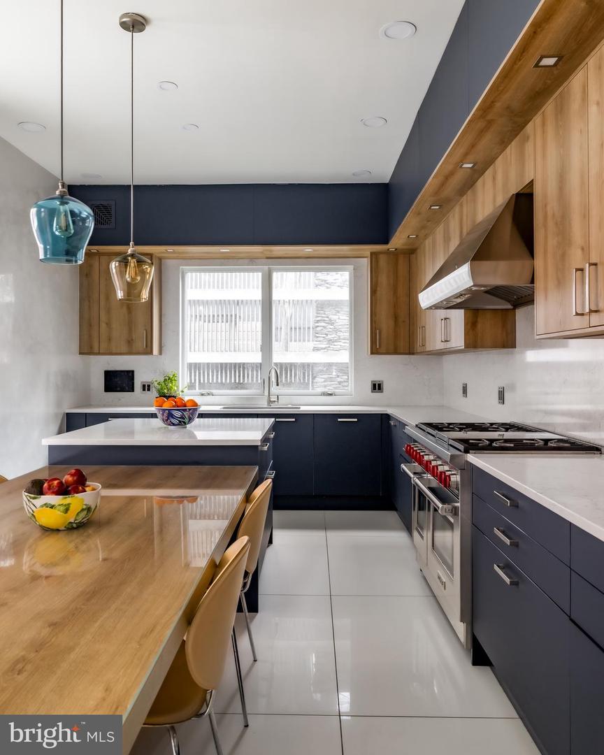 2137 R ST NW, WASHINGTON, District Of Columbia 20008, 5 Bedrooms Bedrooms, ,4 BathroomsBathrooms,Residential,For sale,2137 R ST NW,DCDC2198784 MLS # DCDC2198784
