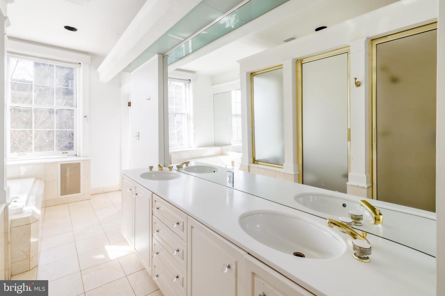 2137 R ST NW, WASHINGTON, District Of Columbia 20008, 5 Bedrooms Bedrooms, ,4 BathroomsBathrooms,Residential,For sale,2137 R ST NW,DCDC2198784 MLS # DCDC2198784