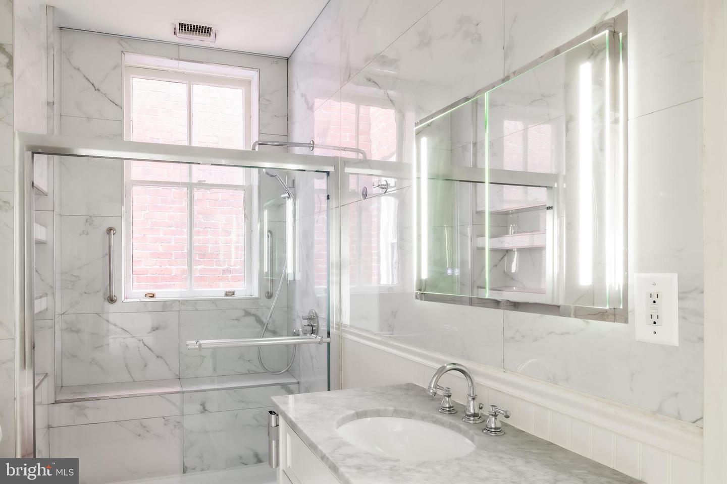 2137 R ST NW, WASHINGTON, District Of Columbia 20008, 5 Bedrooms Bedrooms, ,4 BathroomsBathrooms,Residential,For sale,2137 R ST NW,DCDC2198784 MLS # DCDC2198784