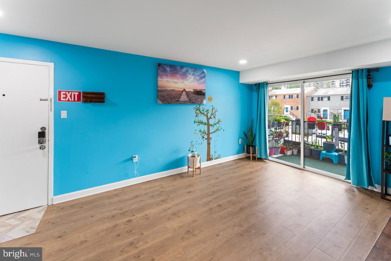 5913 MAYFLOWER CT #101, ALEXANDRIA, Virginia 22312, 2 Bedrooms Bedrooms, 4 Rooms Rooms,1 BathroomBathrooms,Residential,For sale,5913 MAYFLOWER CT #101,VAAX2044890 MLS # VAAX2044890