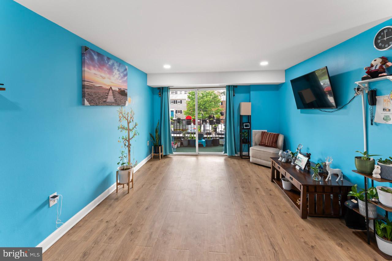 5913 MAYFLOWER CT #101, ALEXANDRIA, Virginia 22312, 2 Bedrooms Bedrooms, 4 Rooms Rooms,1 BathroomBathrooms,Residential,For sale,5913 MAYFLOWER CT #101,VAAX2044890 MLS # VAAX2044890
