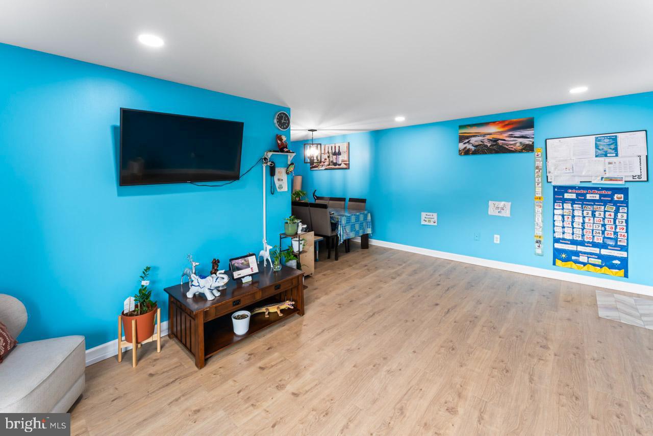 5913 MAYFLOWER CT #101, ALEXANDRIA, Virginia 22312, 2 Bedrooms Bedrooms, 4 Rooms Rooms,1 BathroomBathrooms,Residential,For sale,5913 MAYFLOWER CT #101,VAAX2044890 MLS # VAAX2044890