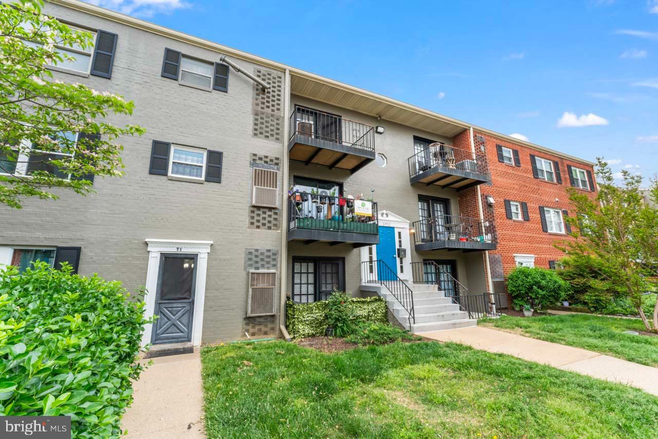 5913 MAYFLOWER CT #101, ALEXANDRIA, Virginia 22312, 2 Bedrooms Bedrooms, 4 Rooms Rooms,1 BathroomBathrooms,Residential,For sale,5913 MAYFLOWER CT #101,VAAX2044890 MLS # VAAX2044890