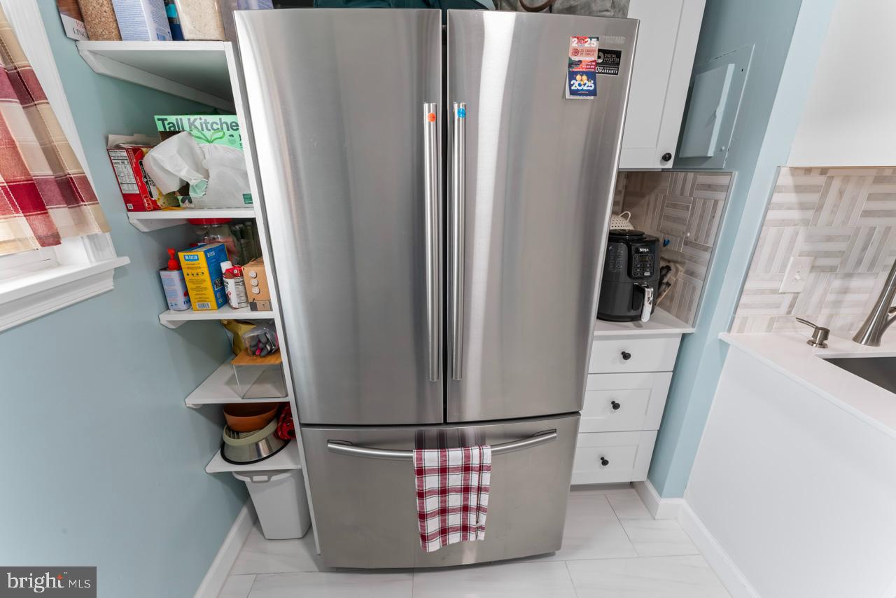 5913 MAYFLOWER CT #101, ALEXANDRIA, Virginia 22312, 2 Bedrooms Bedrooms, 4 Rooms Rooms,1 BathroomBathrooms,Residential,For sale,5913 MAYFLOWER CT #101,VAAX2044890 MLS # VAAX2044890