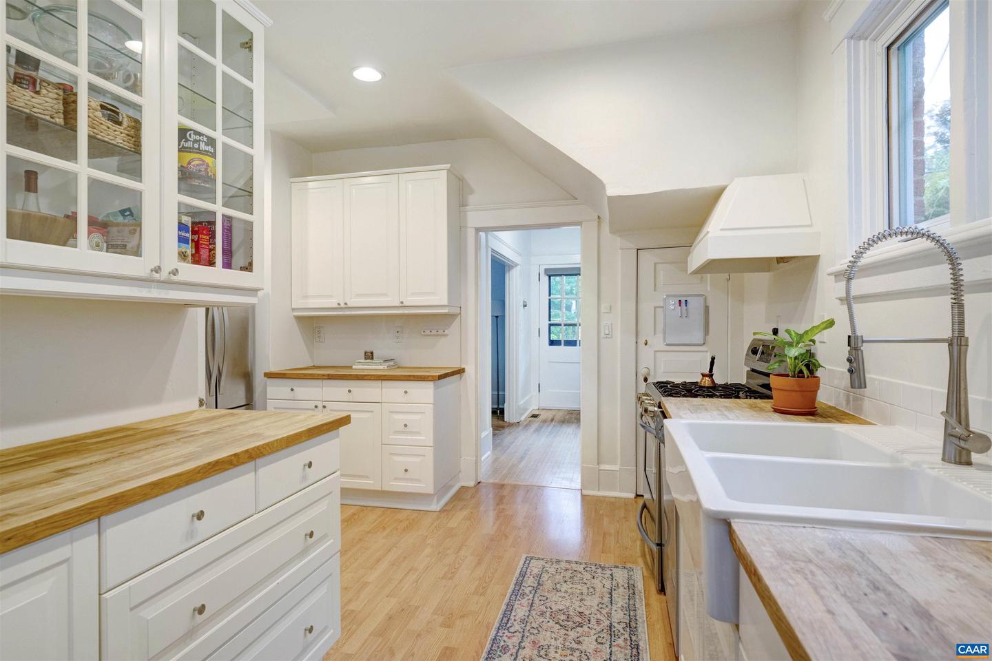 883 LOCUST AVE, CHARLOTTESVILLE, Virginia 22902, 3 Bedrooms Bedrooms, ,2 BathroomsBathrooms,Residential,For sale,883 LOCUST AVE,663999 MLS # 663999