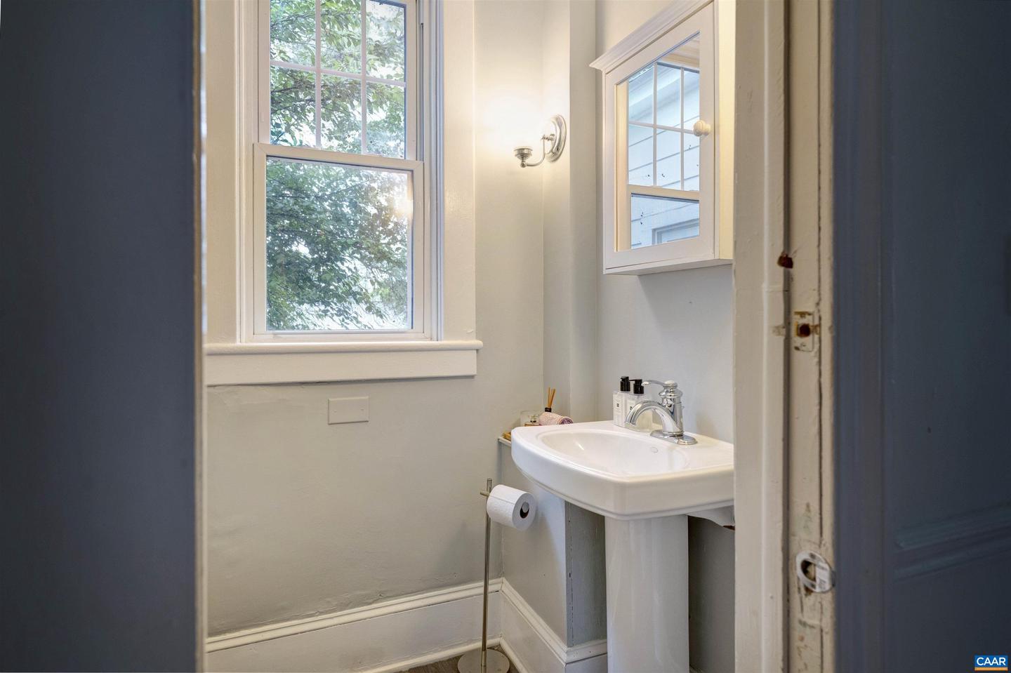 883 LOCUST AVE, CHARLOTTESVILLE, Virginia 22902, 3 Bedrooms Bedrooms, ,2 BathroomsBathrooms,Residential,For sale,883 LOCUST AVE,663999 MLS # 663999