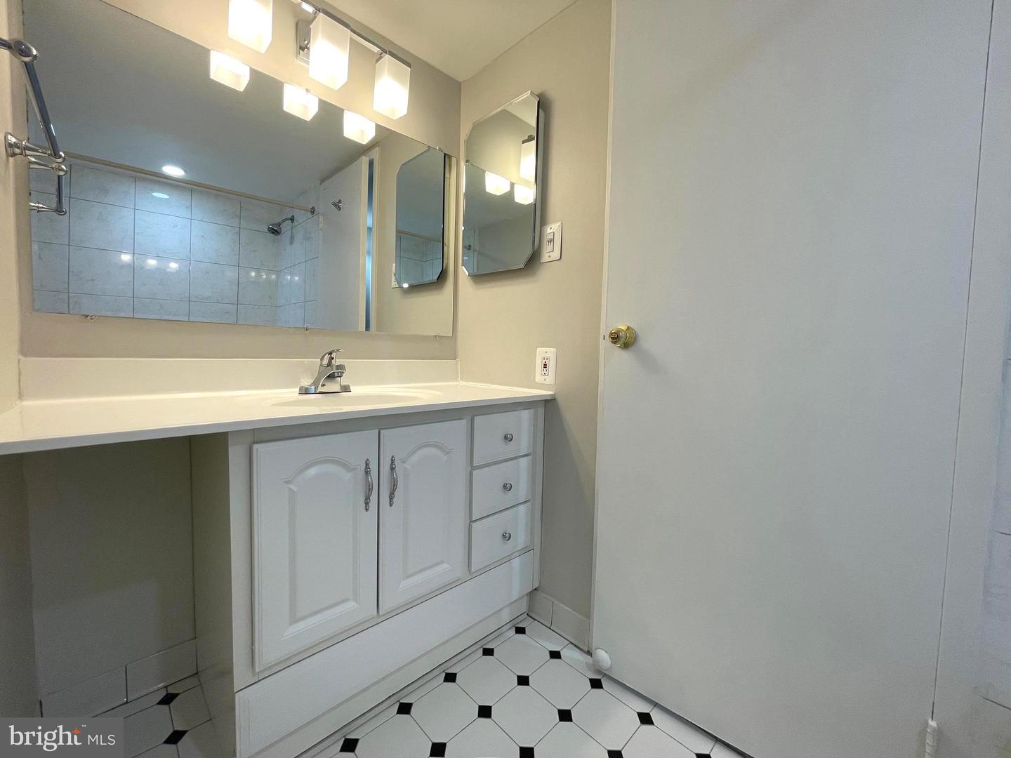 200 N PICKETT ST #1412, ALEXANDRIA, Virginia 22304, 2 Bedrooms Bedrooms, ,2 BathroomsBathrooms,Residential,For sale,200 N PICKETT ST #1412,VAAX2044892 MLS # VAAX2044892