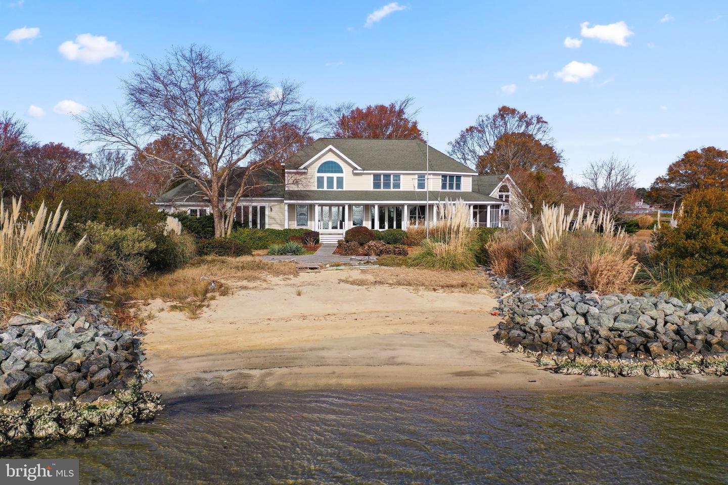 286 WATERBURY RD, KILMARNOCK, Virginia 22482, 4 Bedrooms Bedrooms, 12 Rooms Rooms,3 BathroomsBathrooms,Residential,For sale,286 WATERBURY RD,VANV2001576 MLS # VANV2001576