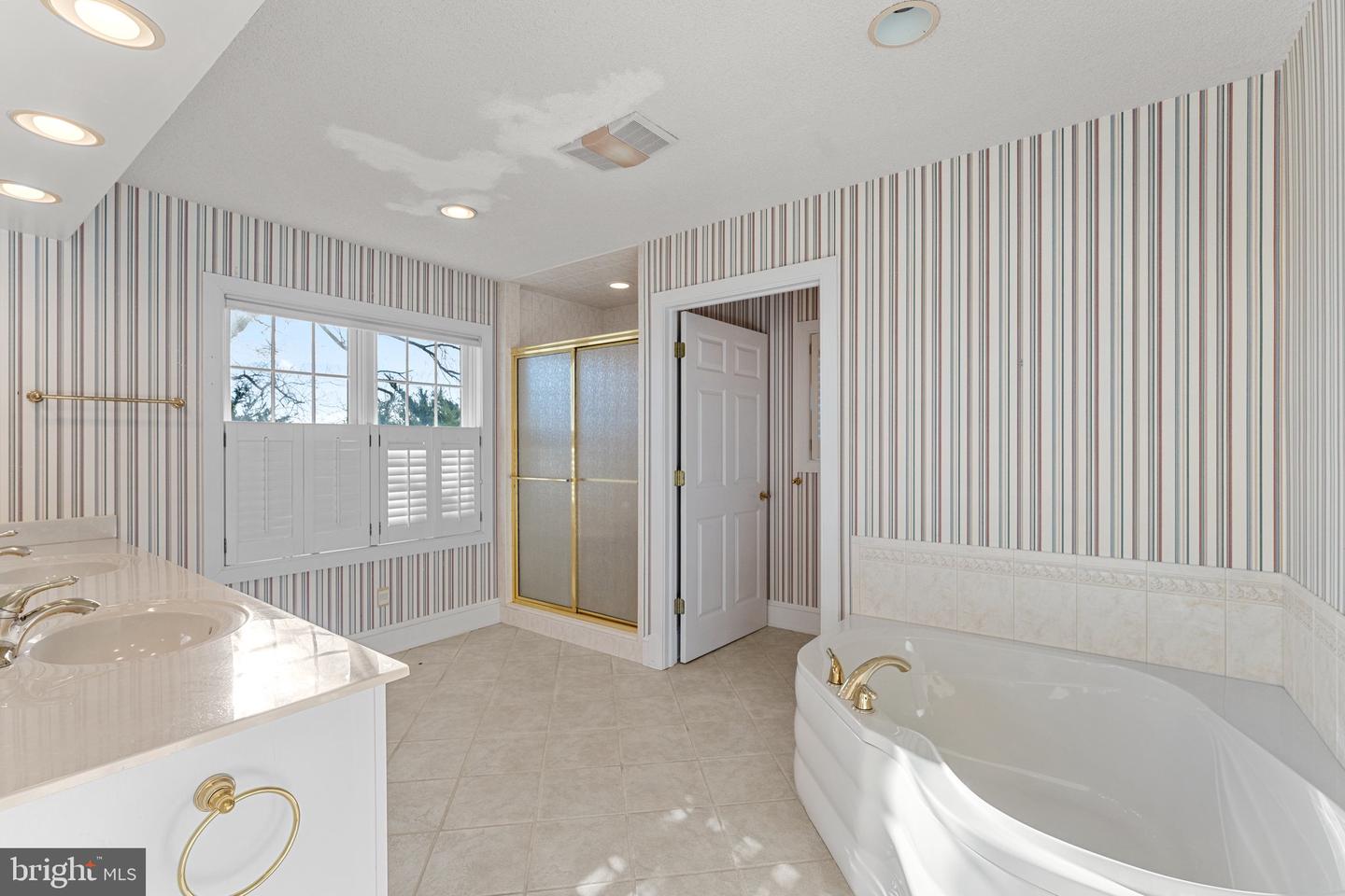 286 WATERBURY RD, KILMARNOCK, Virginia 22482, 4 Bedrooms Bedrooms, 12 Rooms Rooms,3 BathroomsBathrooms,Residential,For sale,286 WATERBURY RD,VANV2001576 MLS # VANV2001576