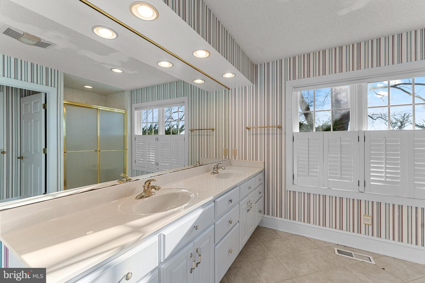 286 WATERBURY RD, KILMARNOCK, Virginia 22482, 4 Bedrooms Bedrooms, 12 Rooms Rooms,3 BathroomsBathrooms,Residential,For sale,286 WATERBURY RD,VANV2001576 MLS # VANV2001576