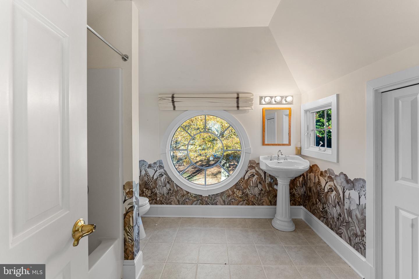 286 WATERBURY RD, KILMARNOCK, Virginia 22482, 4 Bedrooms Bedrooms, 12 Rooms Rooms,3 BathroomsBathrooms,Residential,For sale,286 WATERBURY RD,VANV2001576 MLS # VANV2001576