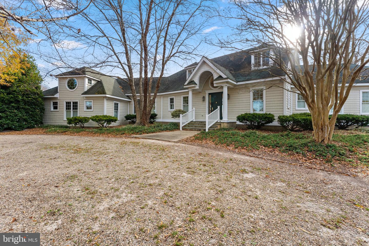 286 WATERBURY RD, KILMARNOCK, Virginia 22482, 4 Bedrooms Bedrooms, 12 Rooms Rooms,3 BathroomsBathrooms,Residential,For sale,286 WATERBURY RD,VANV2001576 MLS # VANV2001576