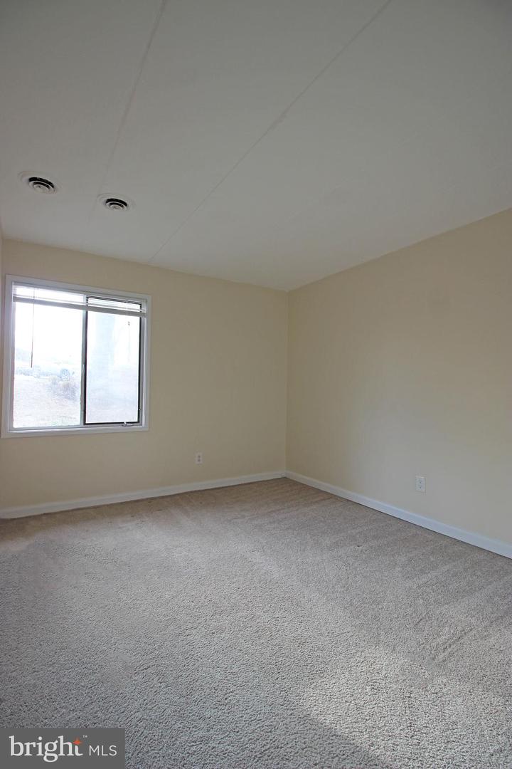 2632 FT FARNSWORTH RD #1B, ALEXANDRIA, Virginia 22303, 2 Bedrooms Bedrooms, ,1 BathroomBathrooms,Residential,For sale,2632 FT FARNSWORTH RD #1B,VAFX2238318 MLS # VAFX2238318