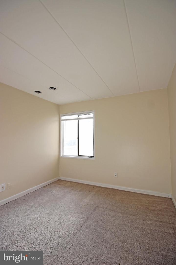 2632 FT FARNSWORTH RD #1B, ALEXANDRIA, Virginia 22303, 2 Bedrooms Bedrooms, ,1 BathroomBathrooms,Residential,For sale,2632 FT FARNSWORTH RD #1B,VAFX2238318 MLS # VAFX2238318