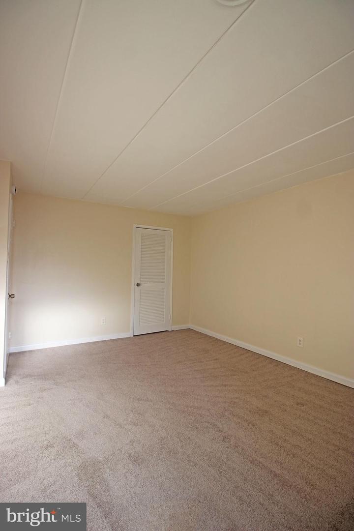 2632 FT FARNSWORTH RD #1B, ALEXANDRIA, Virginia 22303, 2 Bedrooms Bedrooms, ,1 BathroomBathrooms,Residential,For sale,2632 FT FARNSWORTH RD #1B,VAFX2238318 MLS # VAFX2238318