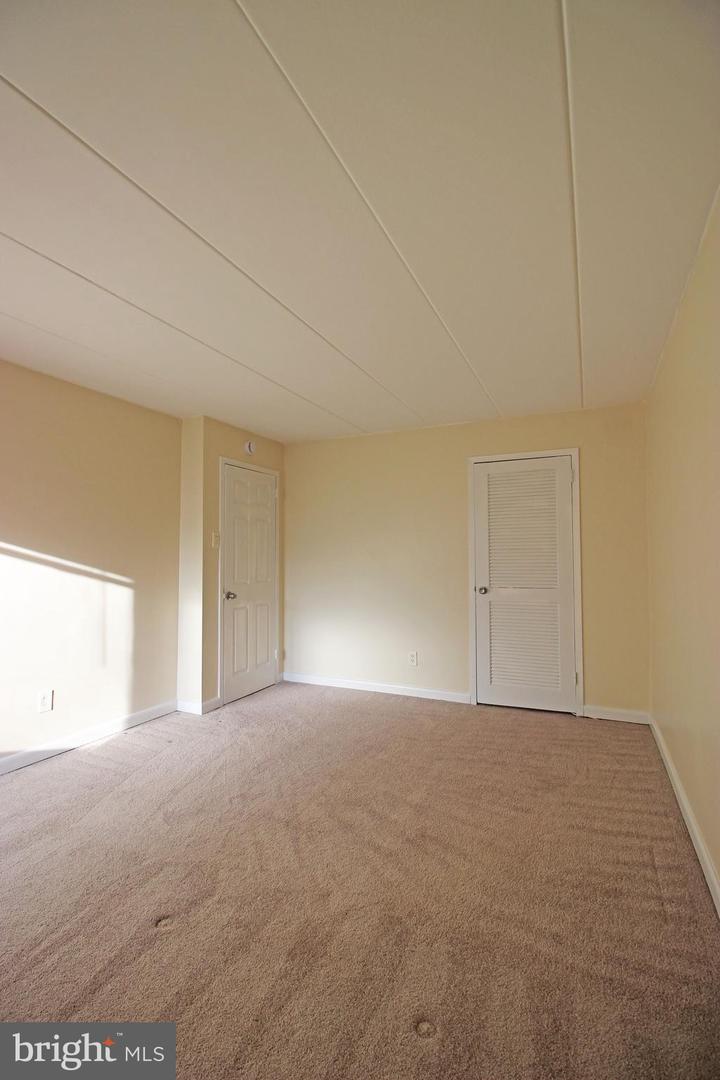 2632 FT FARNSWORTH RD #1B, ALEXANDRIA, Virginia 22303, 2 Bedrooms Bedrooms, ,1 BathroomBathrooms,Residential,For sale,2632 FT FARNSWORTH RD #1B,VAFX2238318 MLS # VAFX2238318