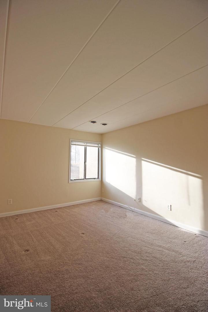 2632 FT FARNSWORTH RD #1B, ALEXANDRIA, Virginia 22303, 2 Bedrooms Bedrooms, ,1 BathroomBathrooms,Residential,For sale,2632 FT FARNSWORTH RD #1B,VAFX2238318 MLS # VAFX2238318