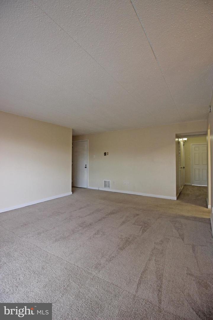 2632 FT FARNSWORTH RD #1B, ALEXANDRIA, Virginia 22303, 2 Bedrooms Bedrooms, ,1 BathroomBathrooms,Residential,For sale,2632 FT FARNSWORTH RD #1B,VAFX2238318 MLS # VAFX2238318