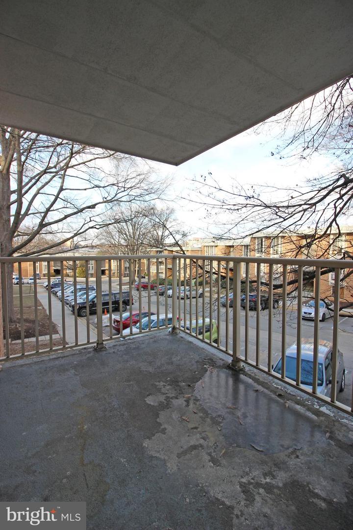 2632 FT FARNSWORTH RD #1B, ALEXANDRIA, Virginia 22303, 2 Bedrooms Bedrooms, ,1 BathroomBathrooms,Residential,For sale,2632 FT FARNSWORTH RD #1B,VAFX2238318 MLS # VAFX2238318