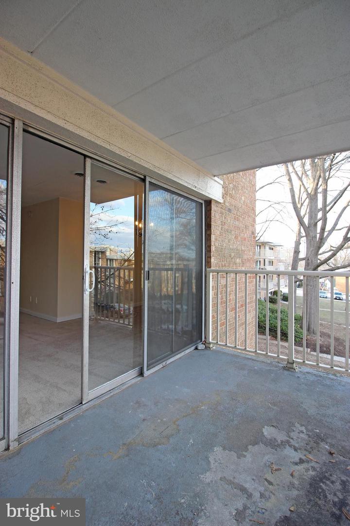 2632 FT FARNSWORTH RD #1B, ALEXANDRIA, Virginia 22303, 2 Bedrooms Bedrooms, ,1 BathroomBathrooms,Residential,For sale,2632 FT FARNSWORTH RD #1B,VAFX2238318 MLS # VAFX2238318