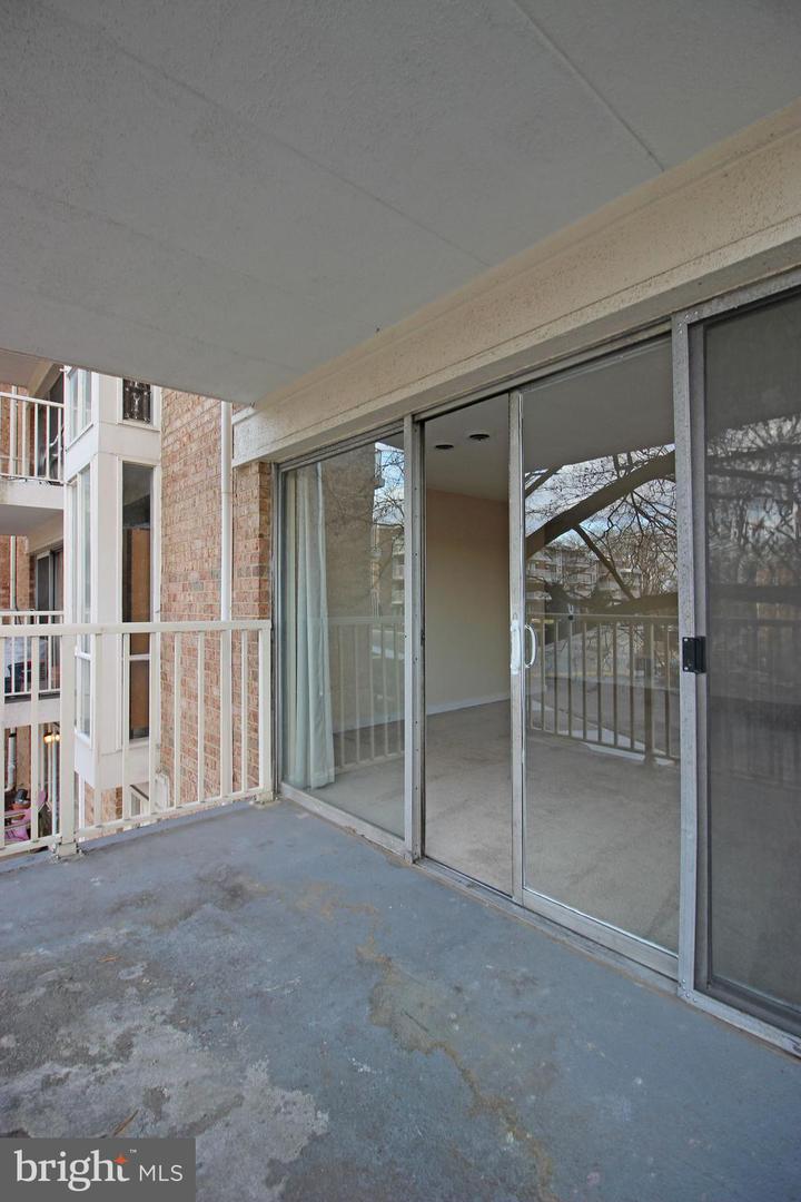 2632 FT FARNSWORTH RD #1B, ALEXANDRIA, Virginia 22303, 2 Bedrooms Bedrooms, ,1 BathroomBathrooms,Residential,For sale,2632 FT FARNSWORTH RD #1B,VAFX2238318 MLS # VAFX2238318