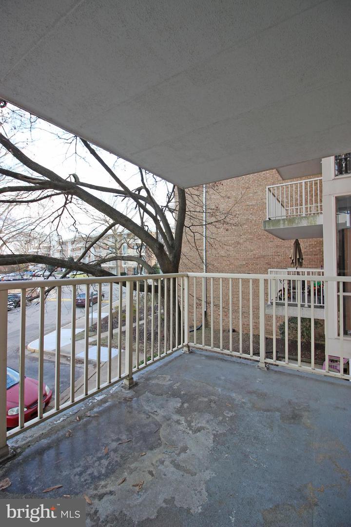 2632 FT FARNSWORTH RD #1B, ALEXANDRIA, Virginia 22303, 2 Bedrooms Bedrooms, ,1 BathroomBathrooms,Residential,For sale,2632 FT FARNSWORTH RD #1B,VAFX2238318 MLS # VAFX2238318