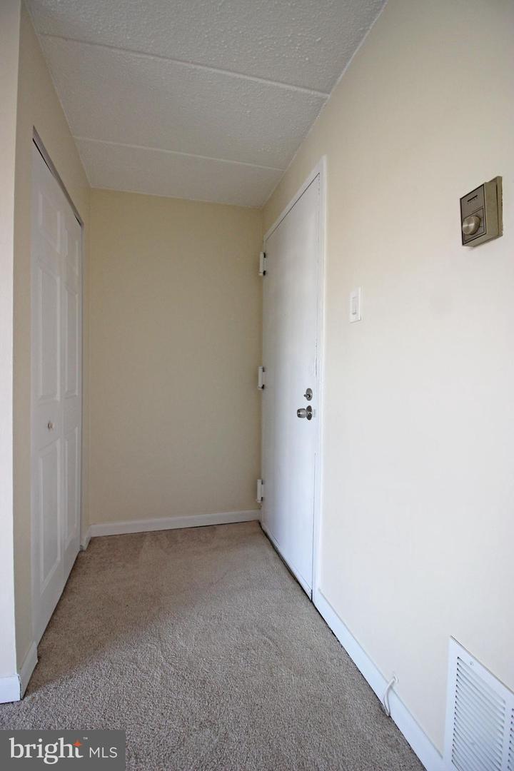 2632 FT FARNSWORTH RD #1B, ALEXANDRIA, Virginia 22303, 2 Bedrooms Bedrooms, ,1 BathroomBathrooms,Residential,For sale,2632 FT FARNSWORTH RD #1B,VAFX2238318 MLS # VAFX2238318