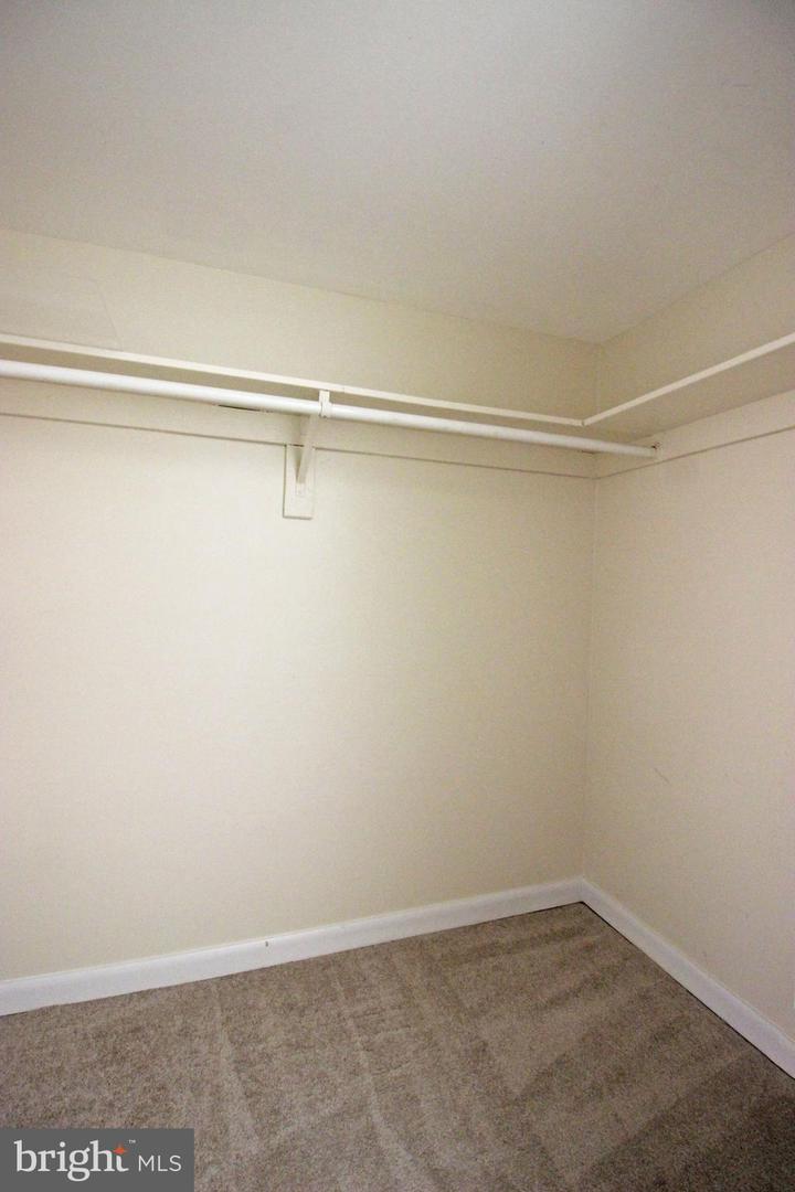 2632 FT FARNSWORTH RD #1B, ALEXANDRIA, Virginia 22303, 2 Bedrooms Bedrooms, ,1 BathroomBathrooms,Residential,For sale,2632 FT FARNSWORTH RD #1B,VAFX2238318 MLS # VAFX2238318