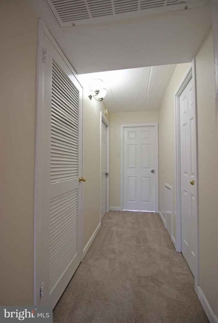 2632 FT FARNSWORTH RD #1B, ALEXANDRIA, Virginia 22303, 2 Bedrooms Bedrooms, ,1 BathroomBathrooms,Residential,For sale,2632 FT FARNSWORTH RD #1B,VAFX2238318 MLS # VAFX2238318