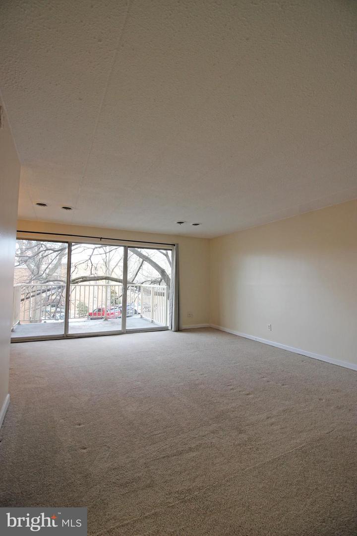 2632 FT FARNSWORTH RD #1B, ALEXANDRIA, Virginia 22303, 2 Bedrooms Bedrooms, ,1 BathroomBathrooms,Residential,For sale,2632 FT FARNSWORTH RD #1B,VAFX2238318 MLS # VAFX2238318
