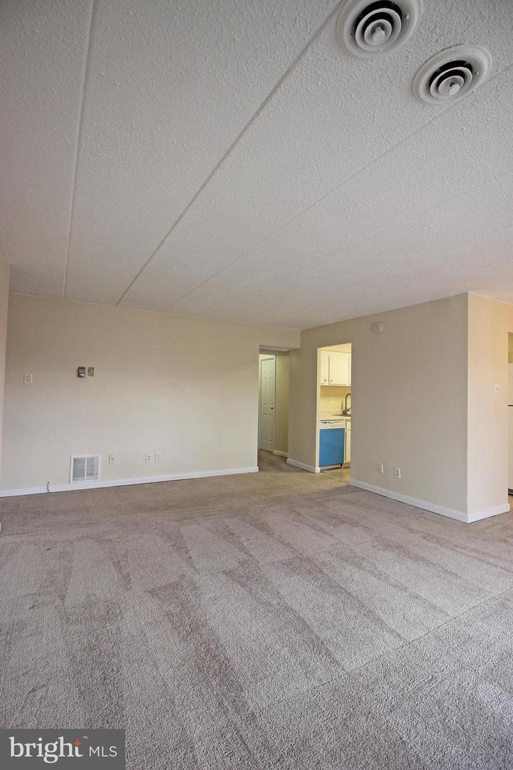 2632 FT FARNSWORTH RD #1B, ALEXANDRIA, Virginia 22303, 2 Bedrooms Bedrooms, ,1 BathroomBathrooms,Residential,For sale,2632 FT FARNSWORTH RD #1B,VAFX2238318 MLS # VAFX2238318