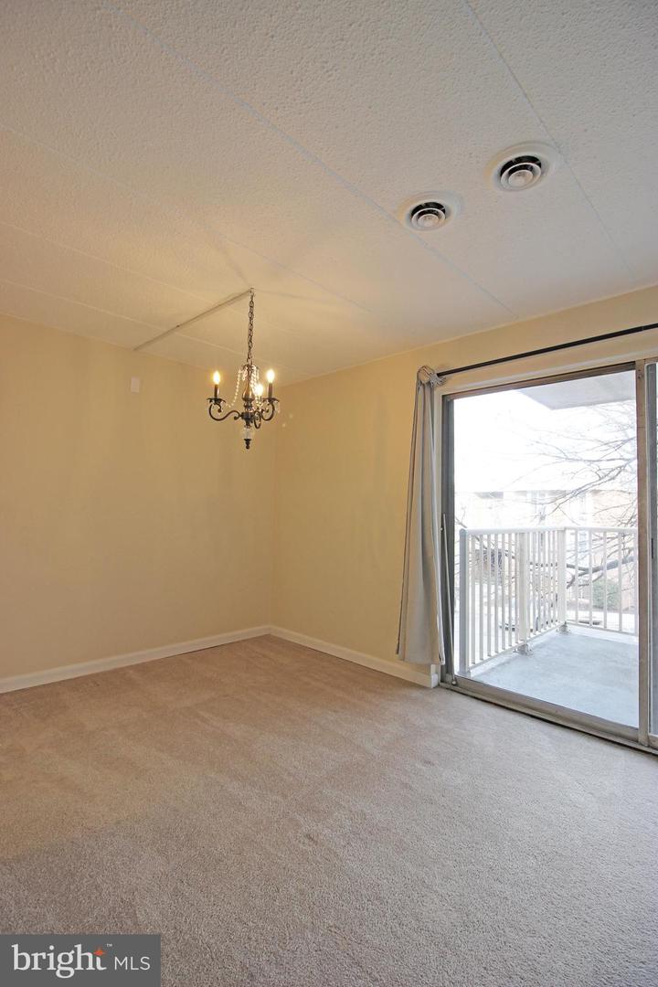 2632 FT FARNSWORTH RD #1B, ALEXANDRIA, Virginia 22303, 2 Bedrooms Bedrooms, ,1 BathroomBathrooms,Residential,For sale,2632 FT FARNSWORTH RD #1B,VAFX2238318 MLS # VAFX2238318