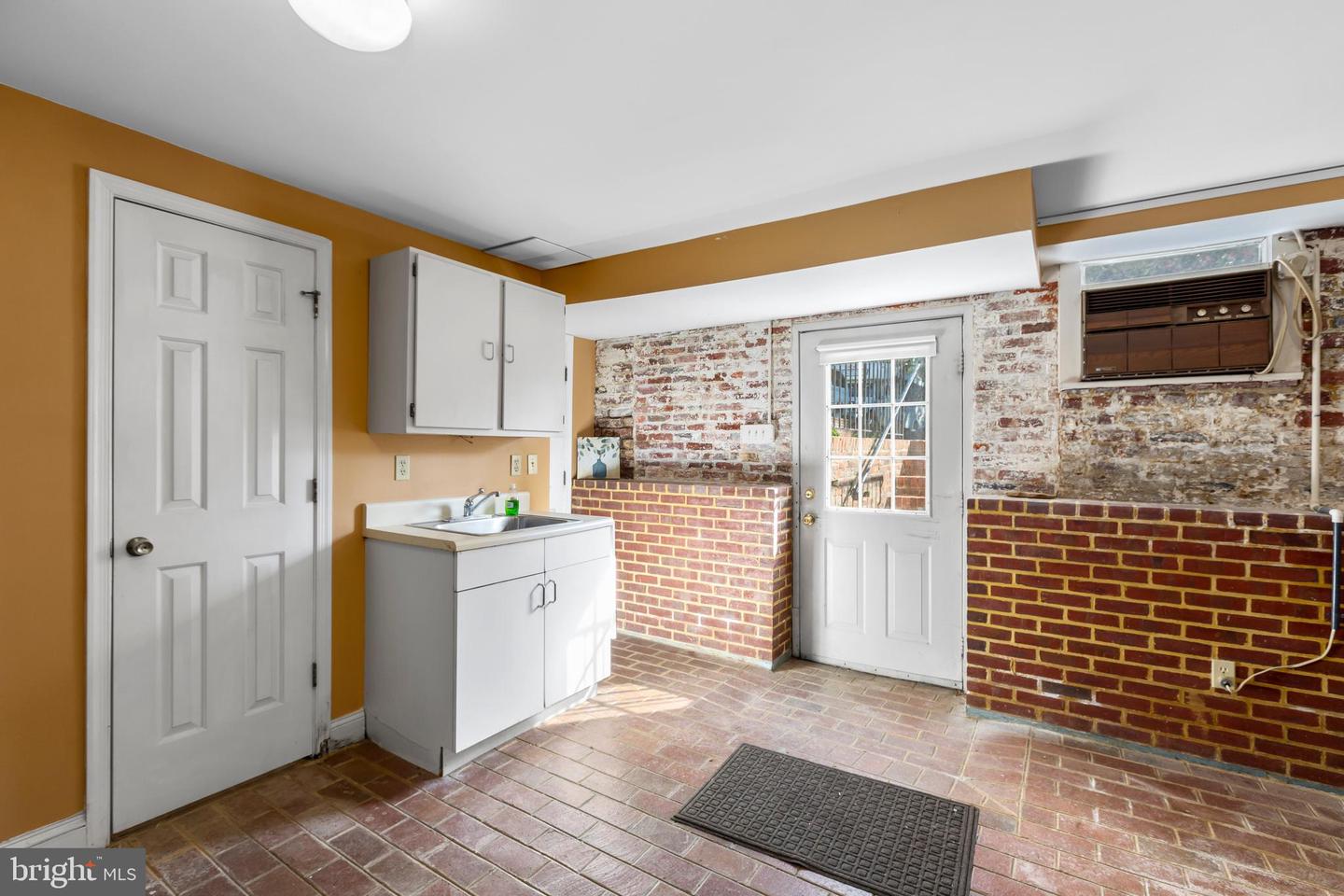 513 PRINCESS ANNE ST, FREDERICKSBURG, Virginia 22401, 3 Bedrooms Bedrooms, ,2 BathroomsBathrooms,Residential,For sale,513 PRINCESS ANNE ST,VAFB2008106 MLS # VAFB2008106