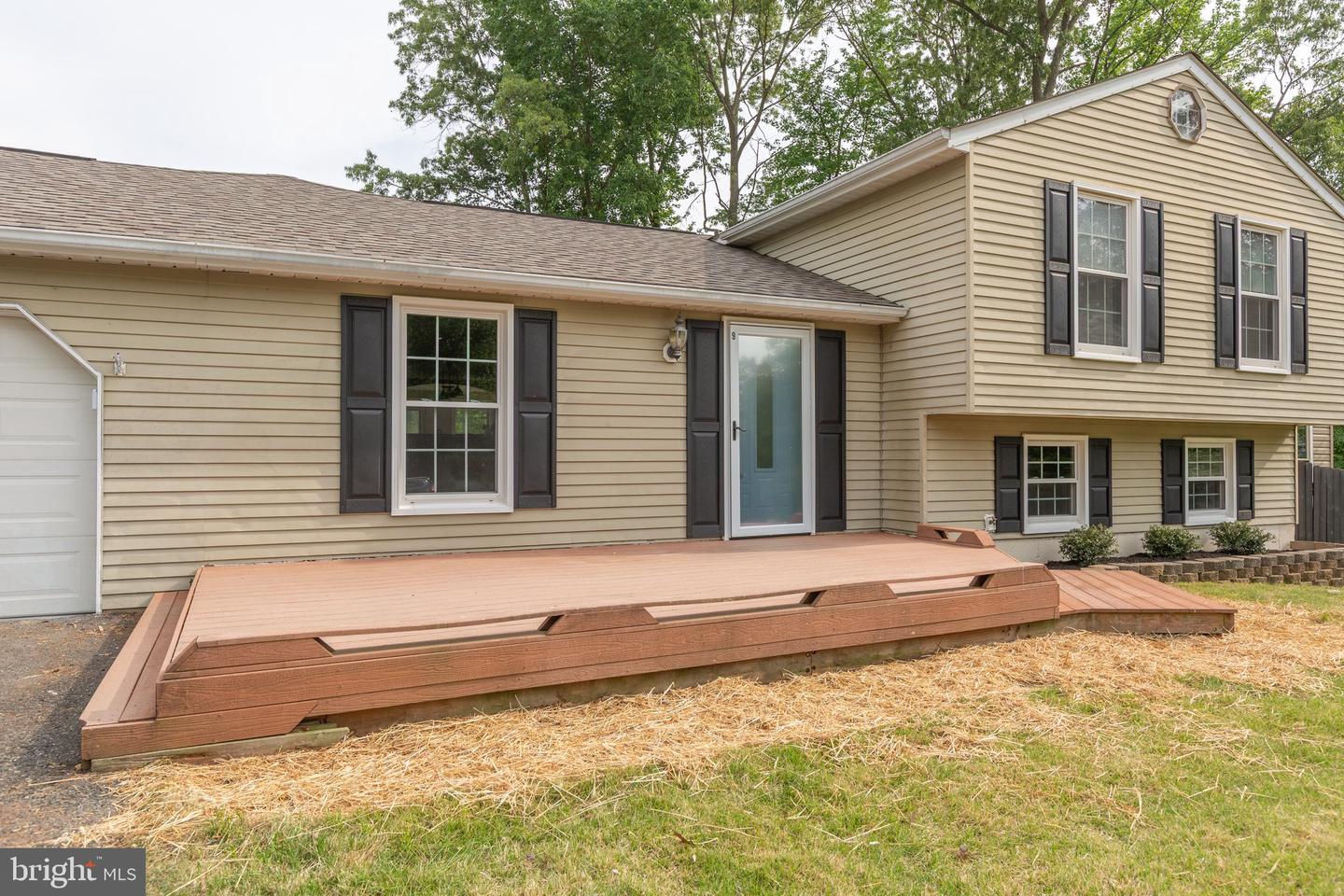 9 FAIRFIELD CT, STAFFORD, Virginia 22554, 3 Bedrooms Bedrooms, ,4 BathroomsBathrooms,Residential,For sale,9 FAIRFIELD CT,VAST2038514 MLS # VAST2038514