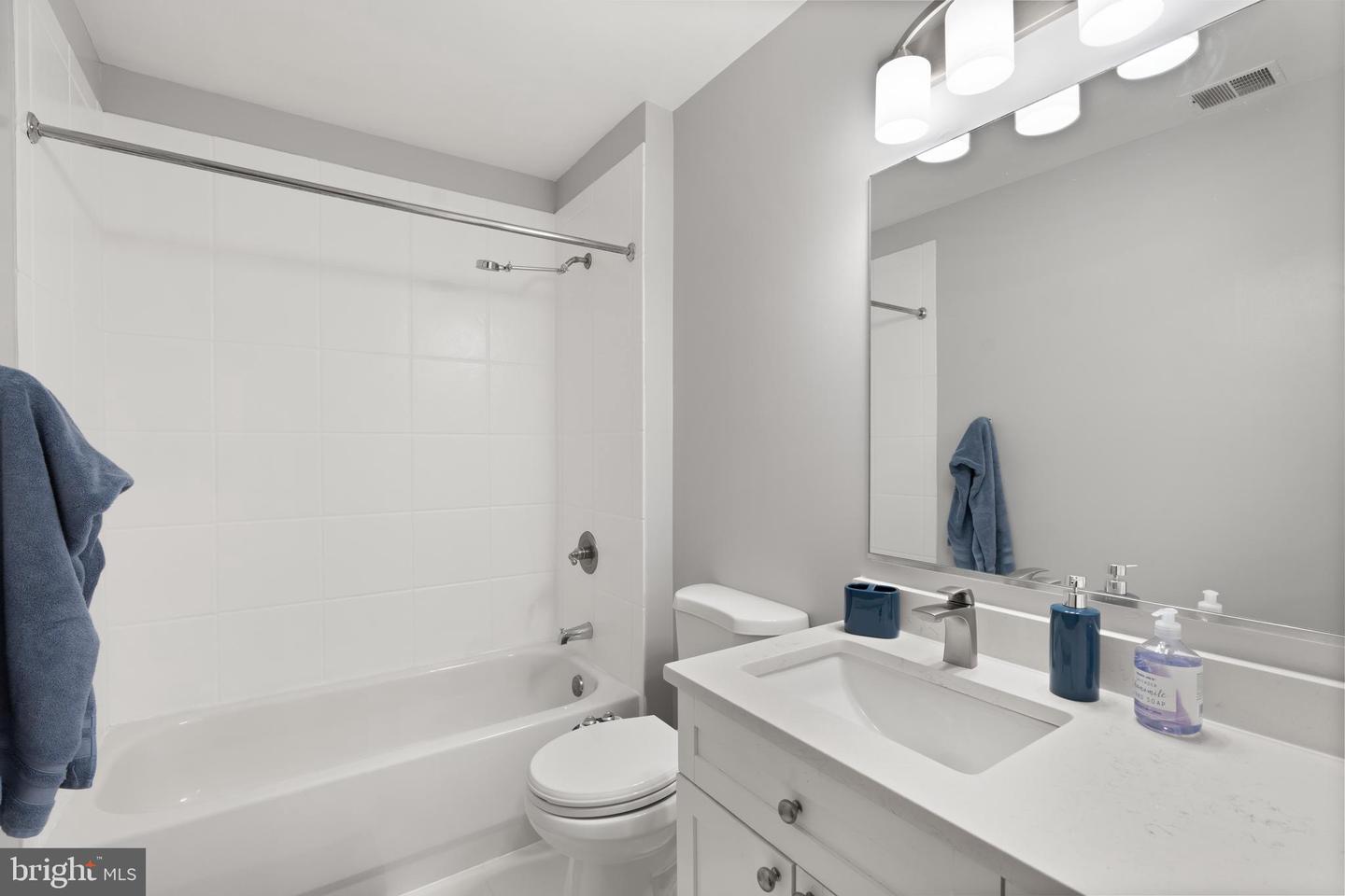 2120 VERMONT AVE NW #17, WASHINGTON, District Of Columbia 20001, 2 Bedrooms Bedrooms, ,2 BathroomsBathrooms,Residential,For sale,2120 VERMONT AVE NW #17,DCDC2198828 MLS # DCDC2198828