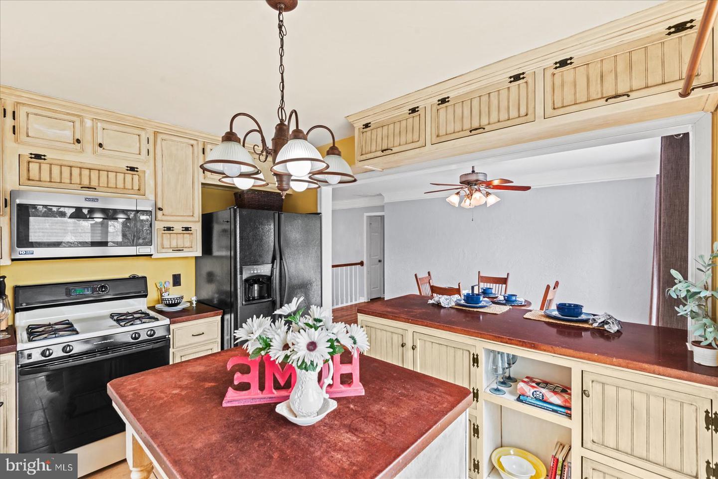 9909 WINDRIDGE DR, FREDERICKSBURG, Virginia 22407, 4 Bedrooms Bedrooms, ,3 BathroomsBathrooms,Residential,For sale,9909 WINDRIDGE DR,VASP2031838 MLS # VASP2031838