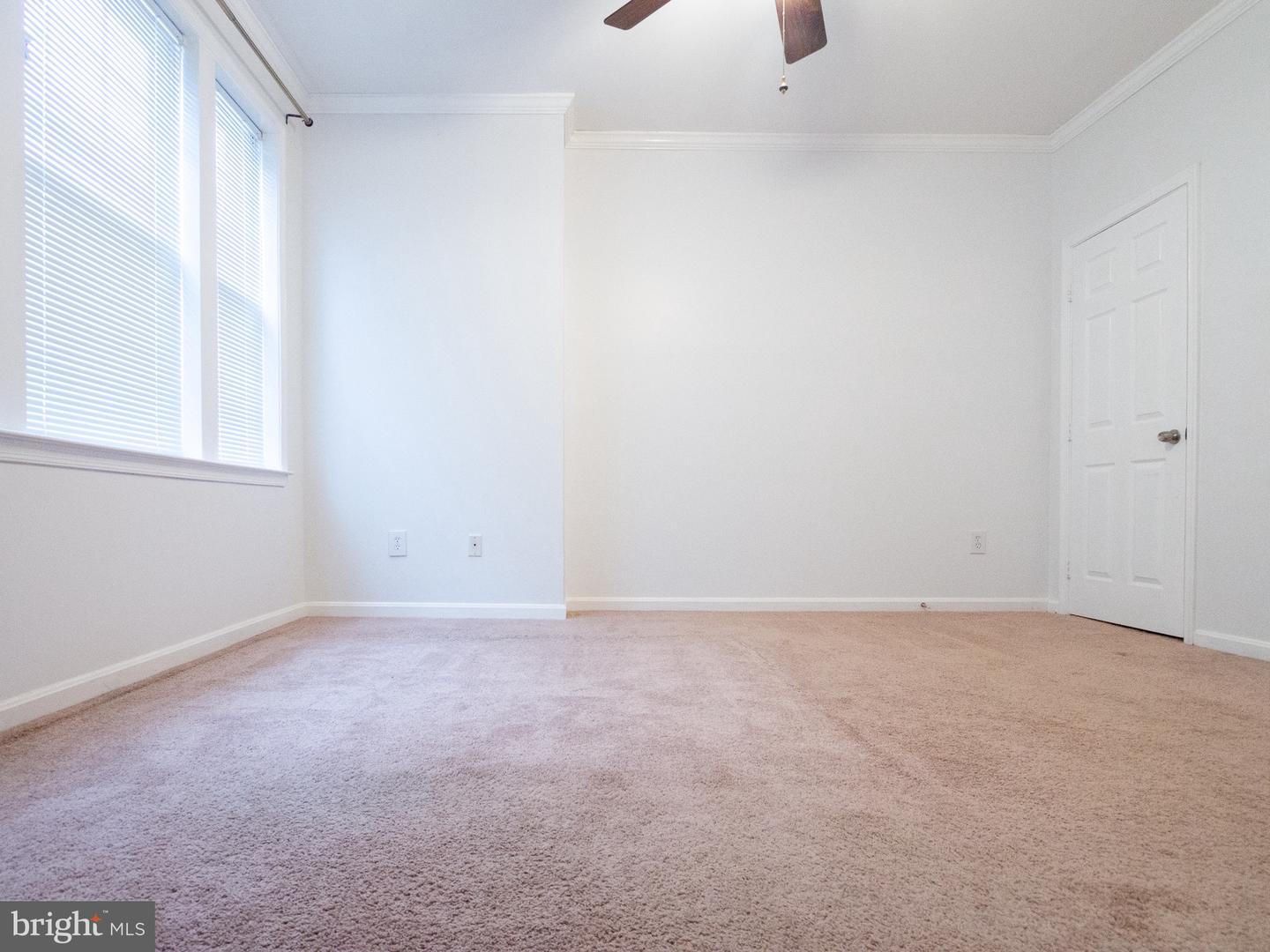 7033 HAYCOCK RD #201, FALLS CHURCH, Virginia 22043, 2 Bedrooms Bedrooms, ,1 BathroomBathrooms,Residential,For sale,7033 HAYCOCK RD #201,VAFX2232468 MLS # VAFX2232468