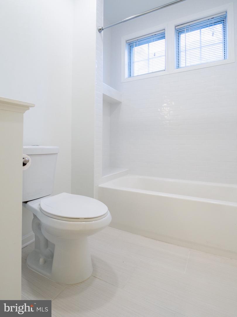 7033 HAYCOCK RD #201, FALLS CHURCH, Virginia 22043, 2 Bedrooms Bedrooms, ,1 BathroomBathrooms,Residential,For sale,7033 HAYCOCK RD #201,VAFX2232468 MLS # VAFX2232468