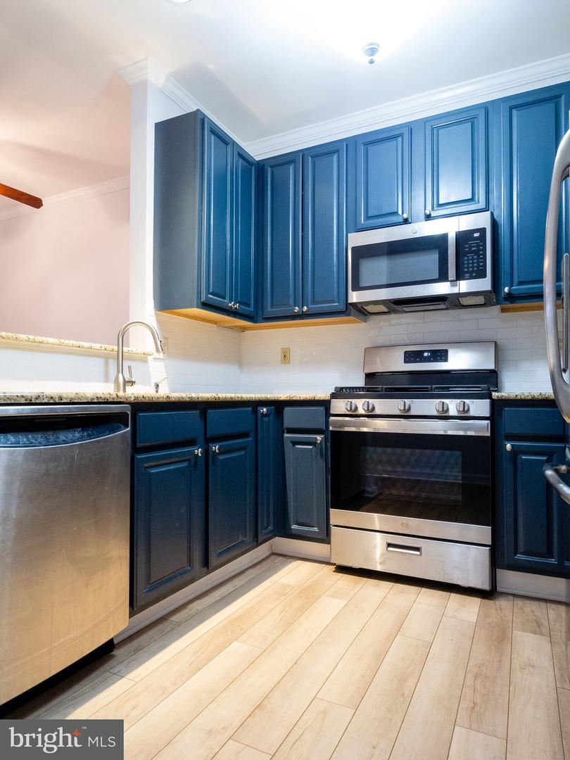 7033 HAYCOCK RD #201, FALLS CHURCH, Virginia 22043, 2 Bedrooms Bedrooms, ,1 BathroomBathrooms,Residential,For sale,7033 HAYCOCK RD #201,VAFX2232468 MLS # VAFX2232468