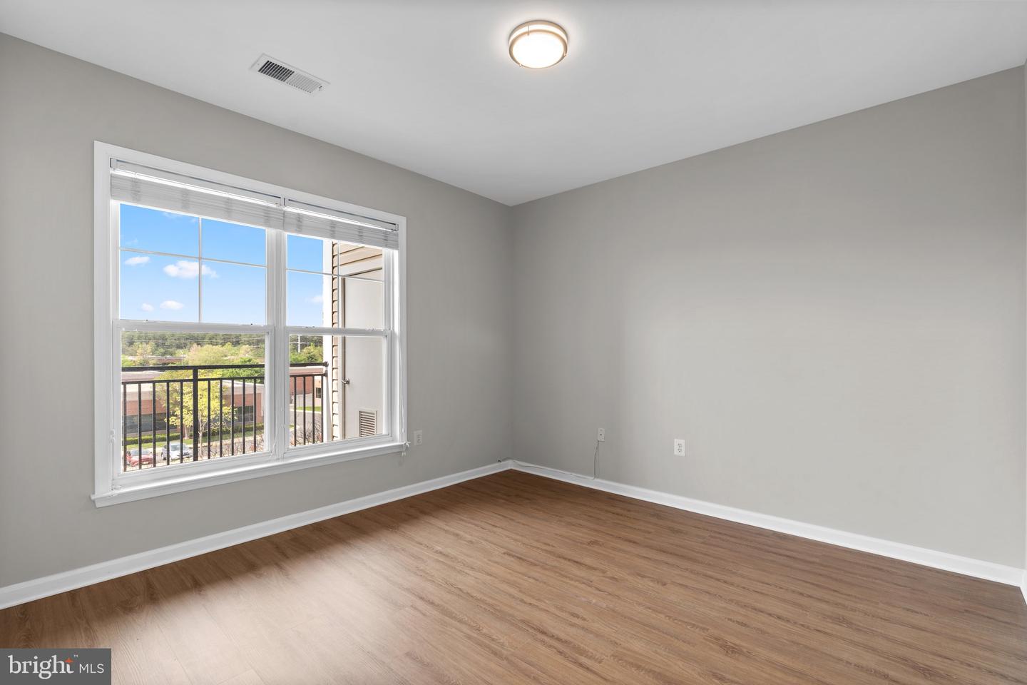 3830 LIGHTFOOT ST #335, CHANTILLY, Virginia 20151, 1 Bedroom Bedrooms, ,1 BathroomBathrooms,Residential,For sale,3830 LIGHTFOOT ST #335,VAFX2233208 MLS # VAFX2233208