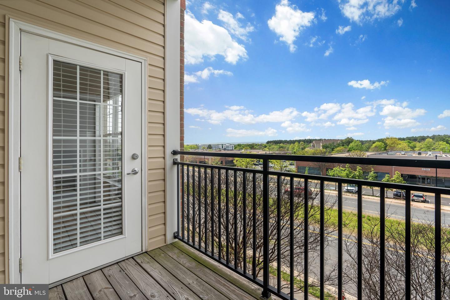 3830 LIGHTFOOT ST #335, CHANTILLY, Virginia 20151, 1 Bedroom Bedrooms, ,1 BathroomBathrooms,Residential,For sale,3830 LIGHTFOOT ST #335,VAFX2233208 MLS # VAFX2233208