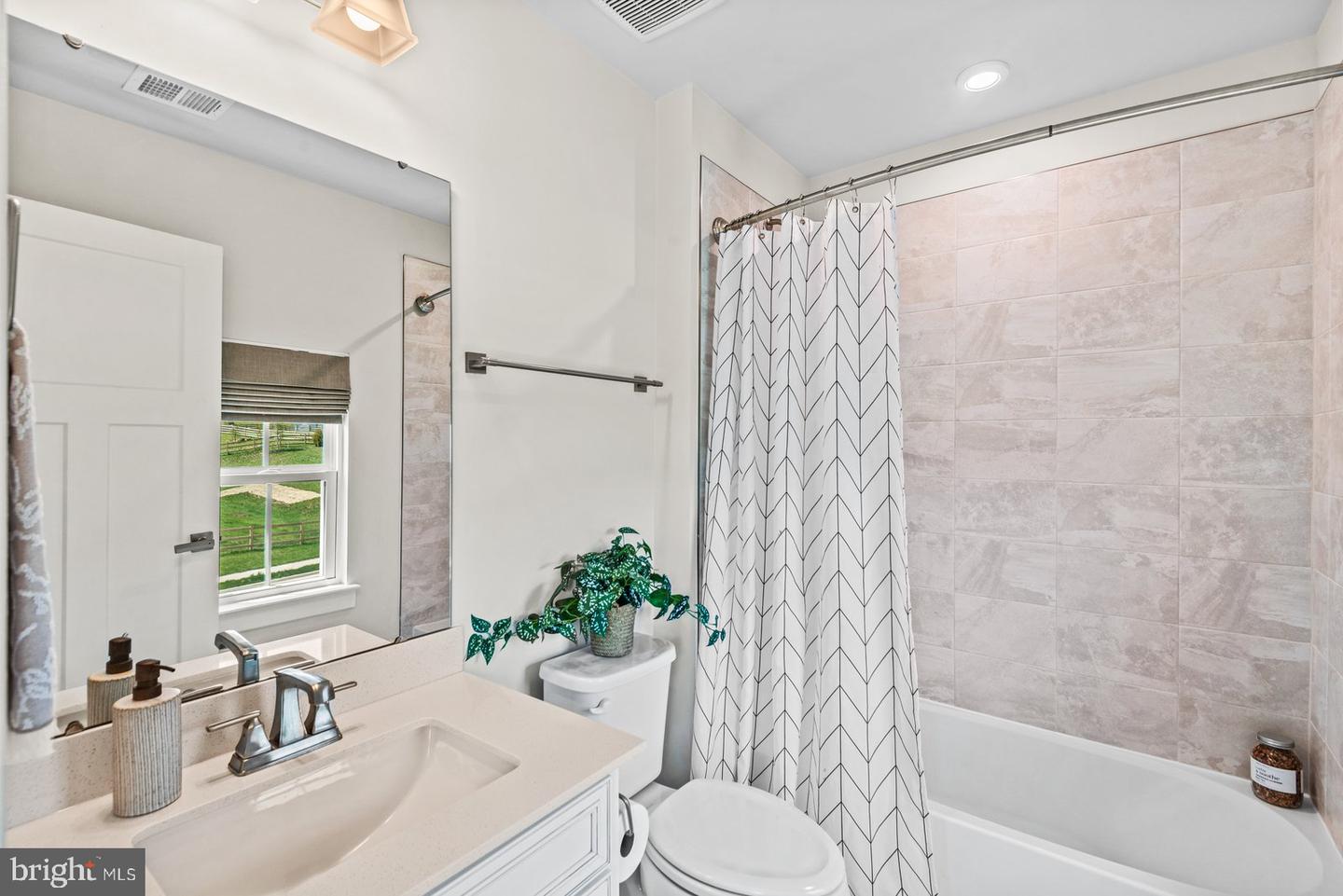 8005 INTERNATIONAL DR, WARRENTON, Virginia 20187, 6 Bedrooms Bedrooms, ,5 BathroomsBathrooms,Residential,For sale,8005 INTERNATIONAL DR,VAFQ2016324 MLS # VAFQ2016324