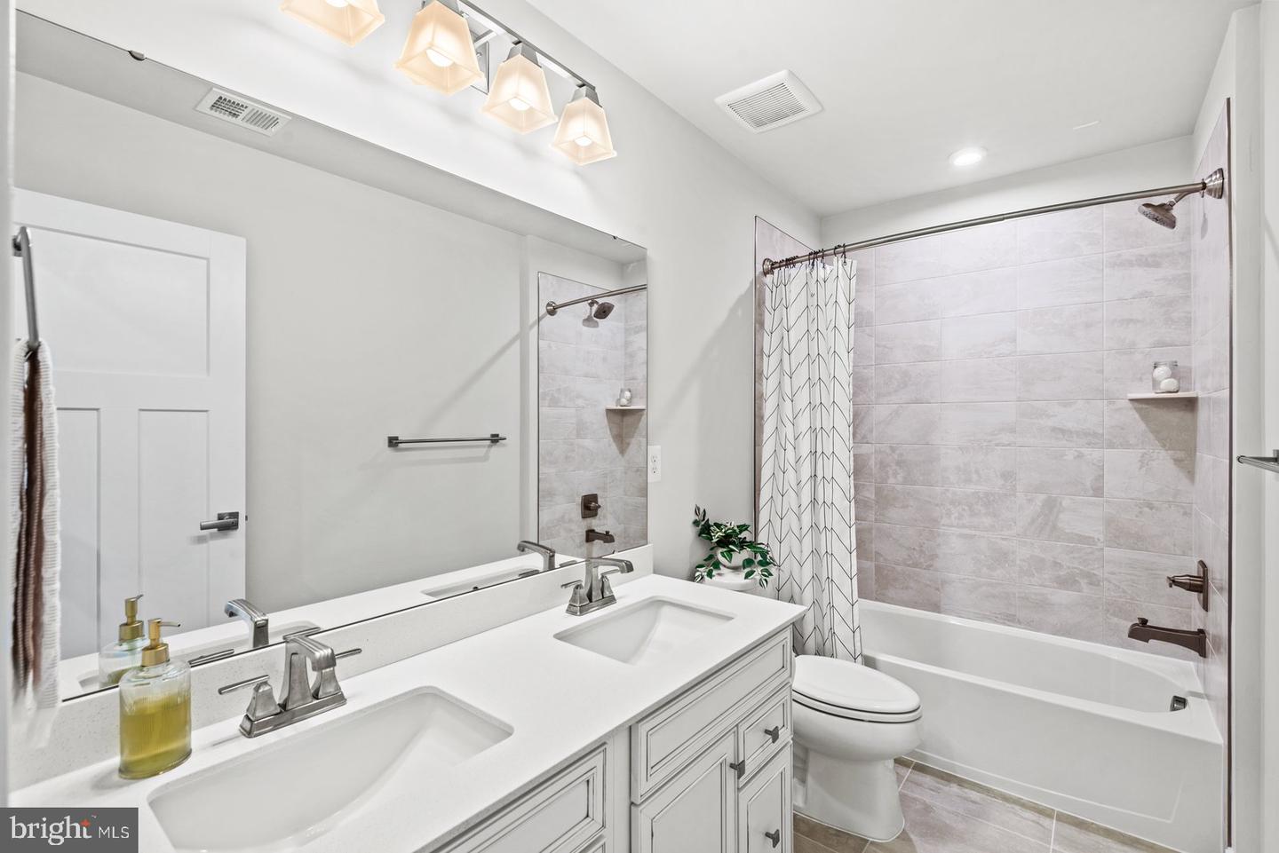 8005 INTERNATIONAL DR, WARRENTON, Virginia 20187, 6 Bedrooms Bedrooms, ,5 BathroomsBathrooms,Residential,For sale,8005 INTERNATIONAL DR,VAFQ2016324 MLS # VAFQ2016324