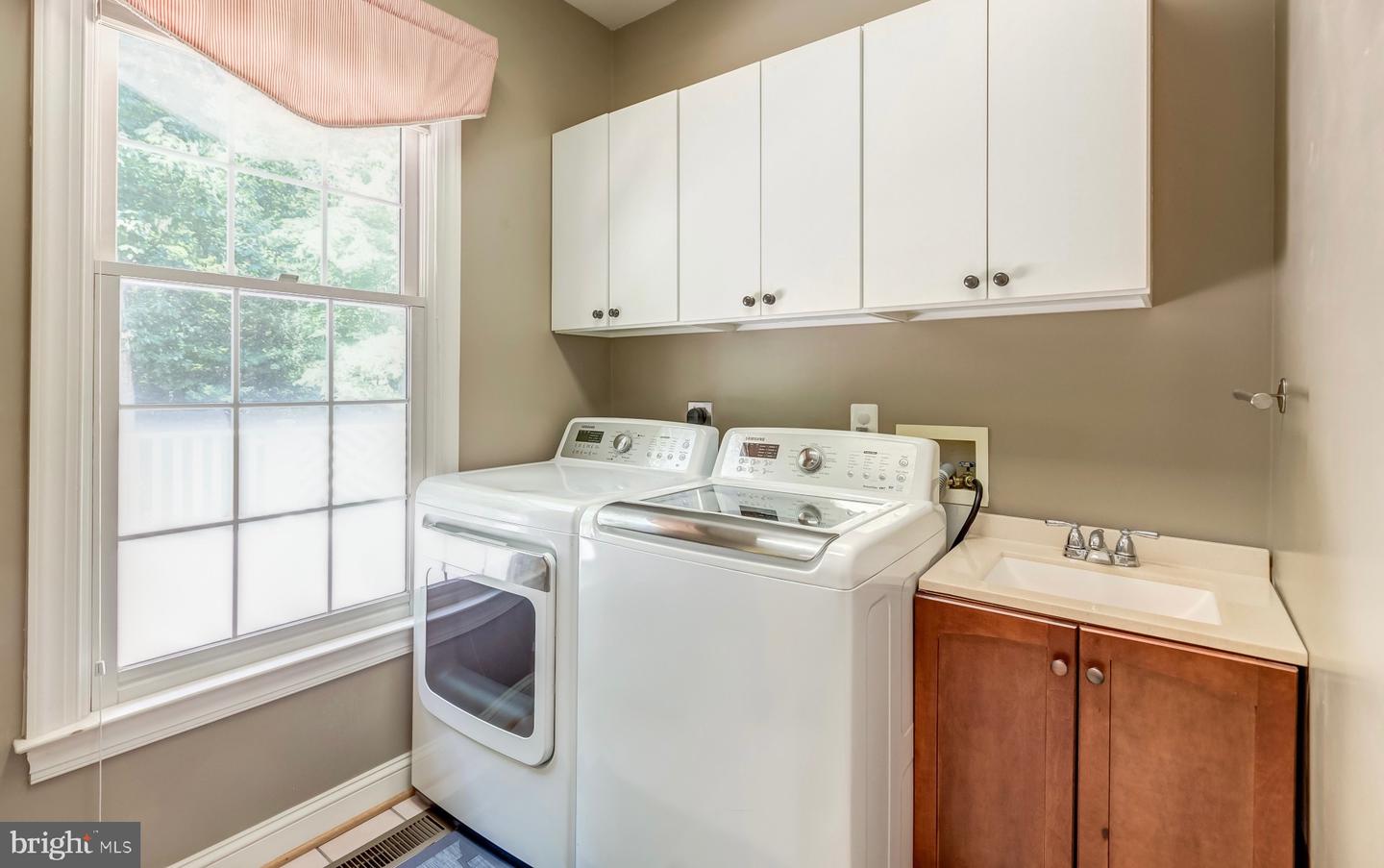 12390 FALKIRK DR, FAIRFAX, Virginia 22033, 5 Bedrooms Bedrooms, ,4 BathroomsBathrooms,Residential,For sale,12390 FALKIRK DR,VAFX2235416 MLS # VAFX2235416