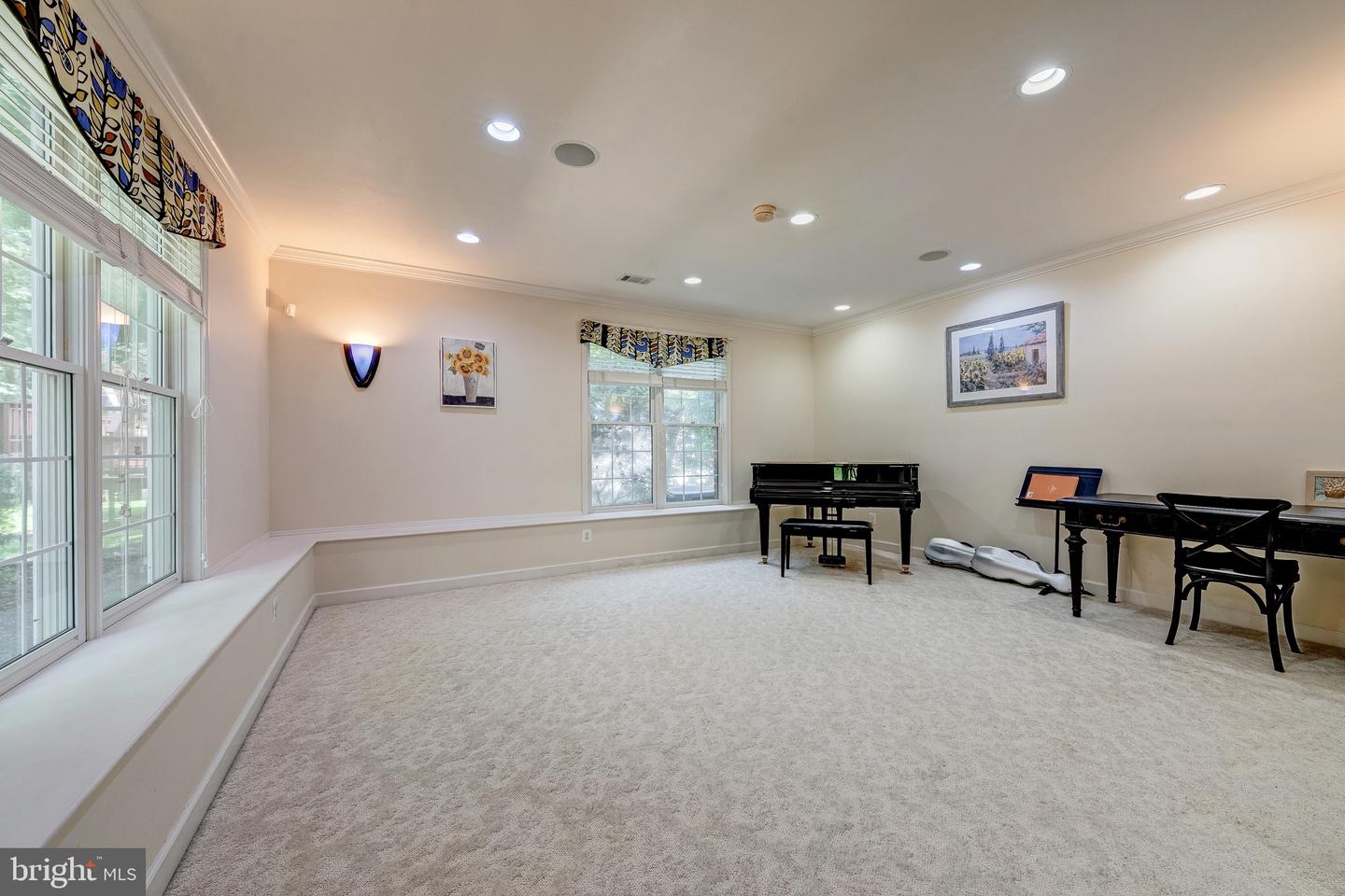 12390 FALKIRK DR, FAIRFAX, Virginia 22033, 5 Bedrooms Bedrooms, ,4 BathroomsBathrooms,Residential,For sale,12390 FALKIRK DR,VAFX2235416 MLS # VAFX2235416