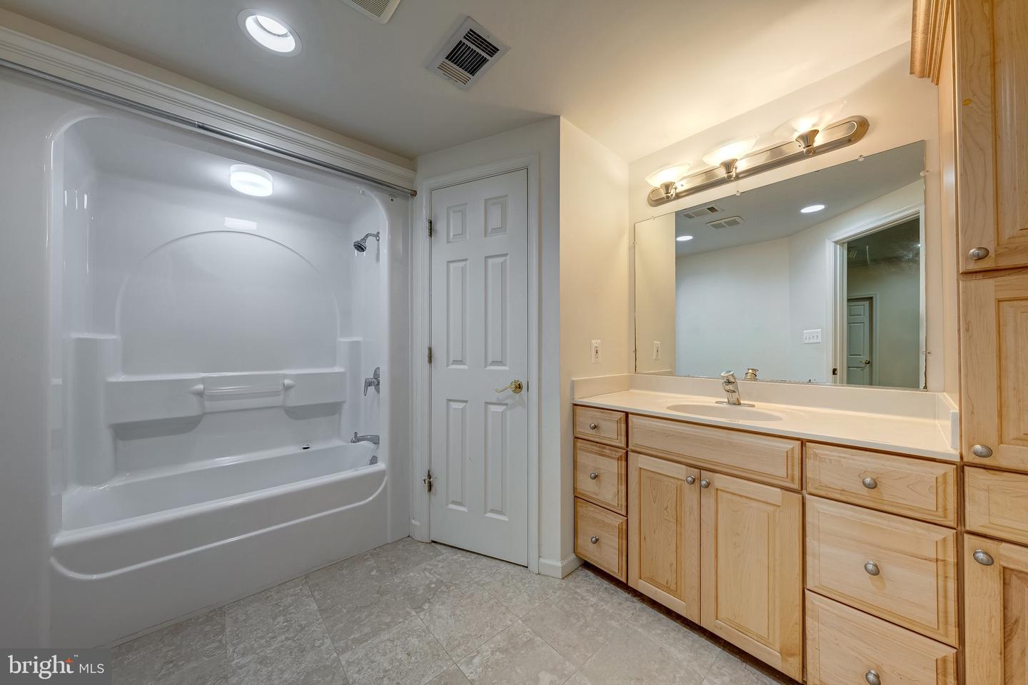 12390 FALKIRK DR, FAIRFAX, Virginia 22033, 5 Bedrooms Bedrooms, ,4 BathroomsBathrooms,Residential,For sale,12390 FALKIRK DR,VAFX2235416 MLS # VAFX2235416